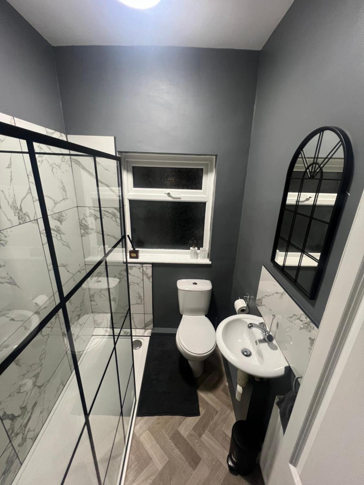 Cosy Home Perfect For Families And Contractors With Free Parking Ντάρλινγκτον Εξωτερικό φωτογραφία