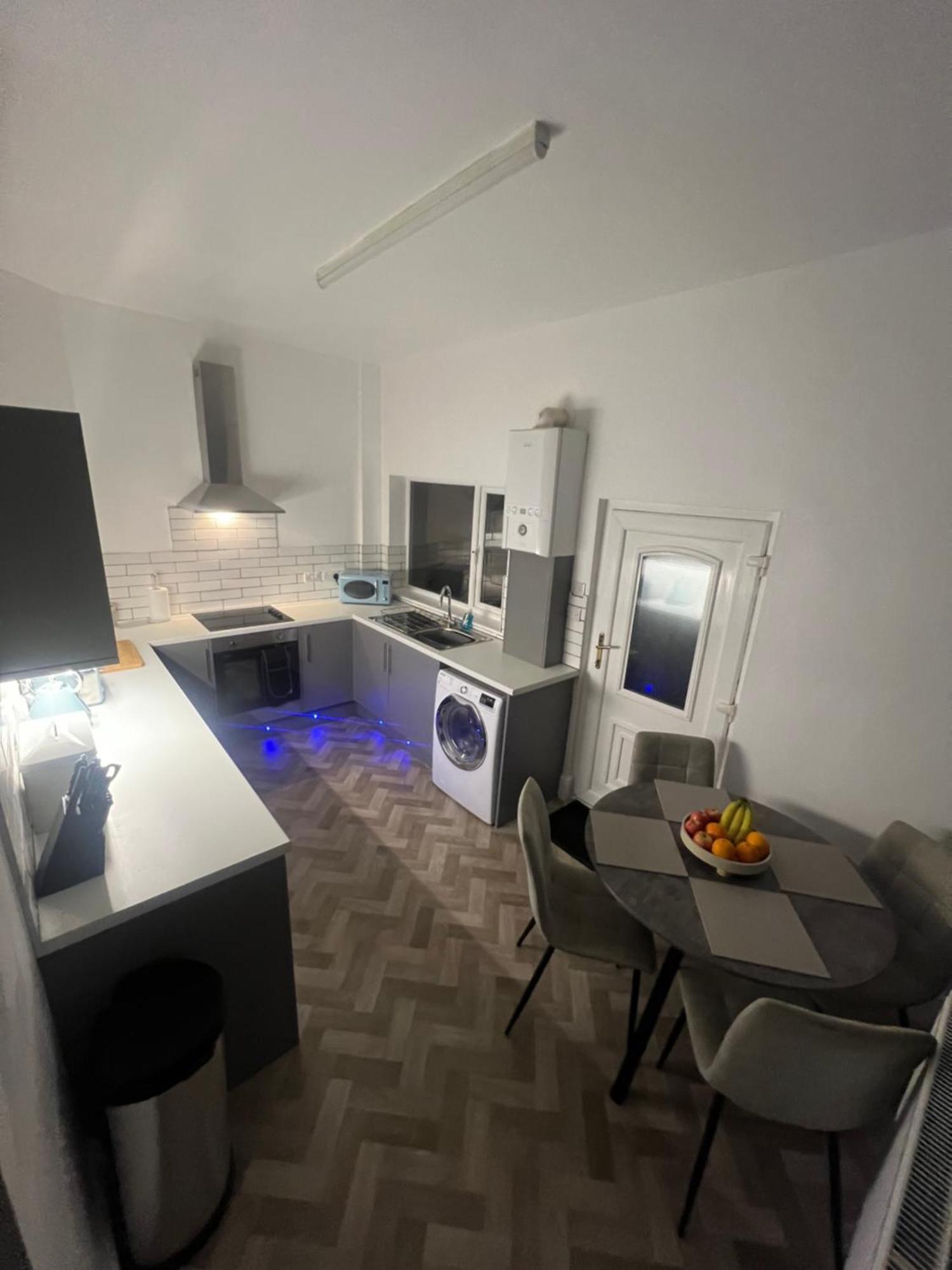 Cosy Home Perfect For Families And Contractors With Free Parking Ντάρλινγκτον Εξωτερικό φωτογραφία